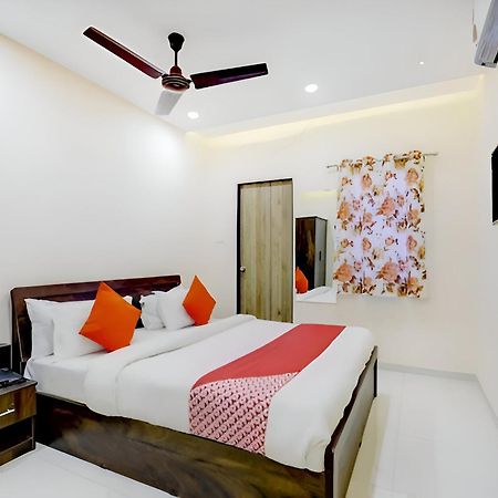 Hotel Blue Leaf Rajkot Exterior photo