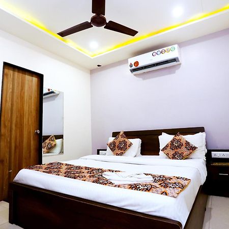 Hotel Blue Leaf Rajkot Exterior photo